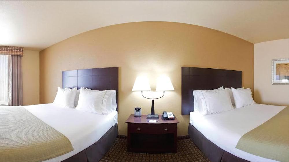 Holiday Inn Express & Suites Dinuba West By Ihg Екстериор снимка