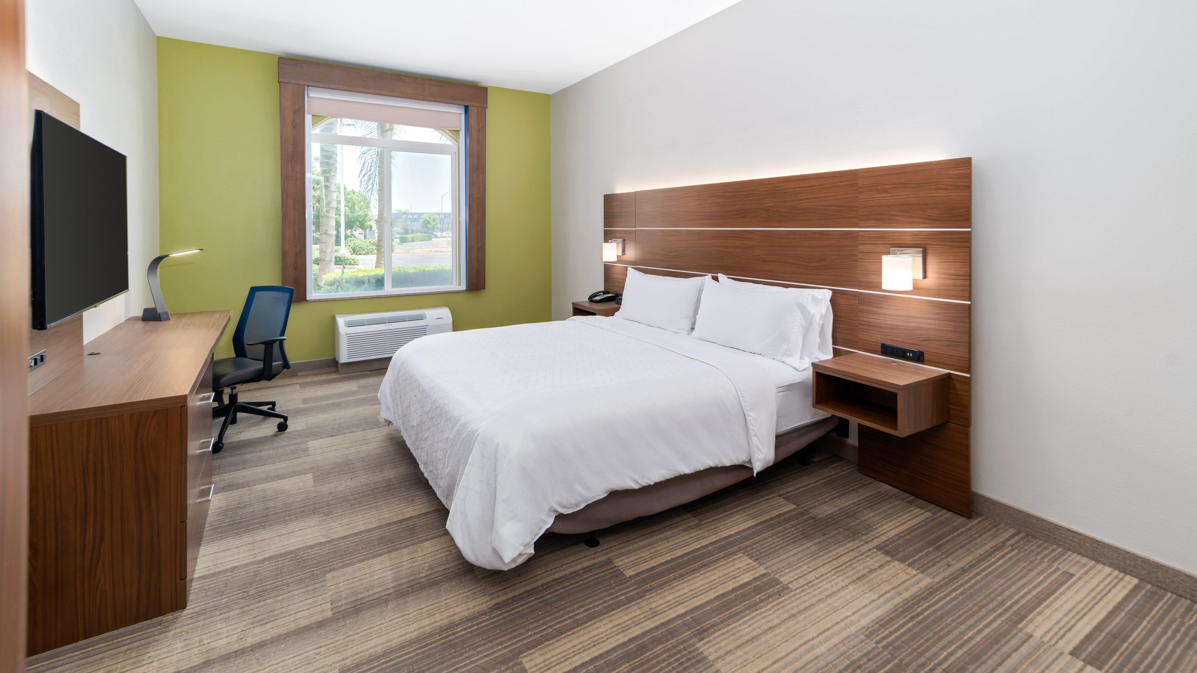 Holiday Inn Express & Suites Dinuba West By Ihg Екстериор снимка