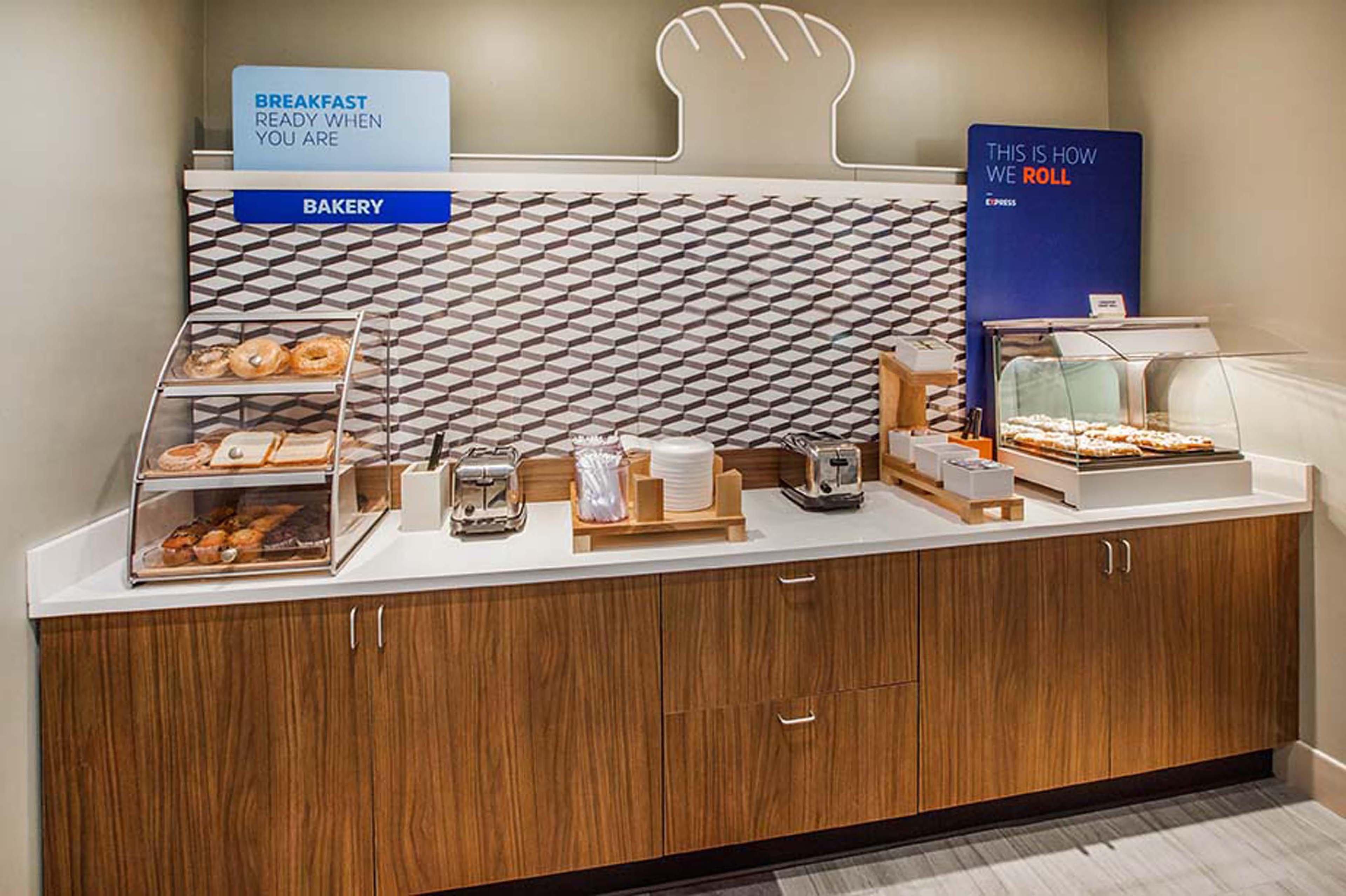 Holiday Inn Express & Suites Dinuba West By Ihg Екстериор снимка