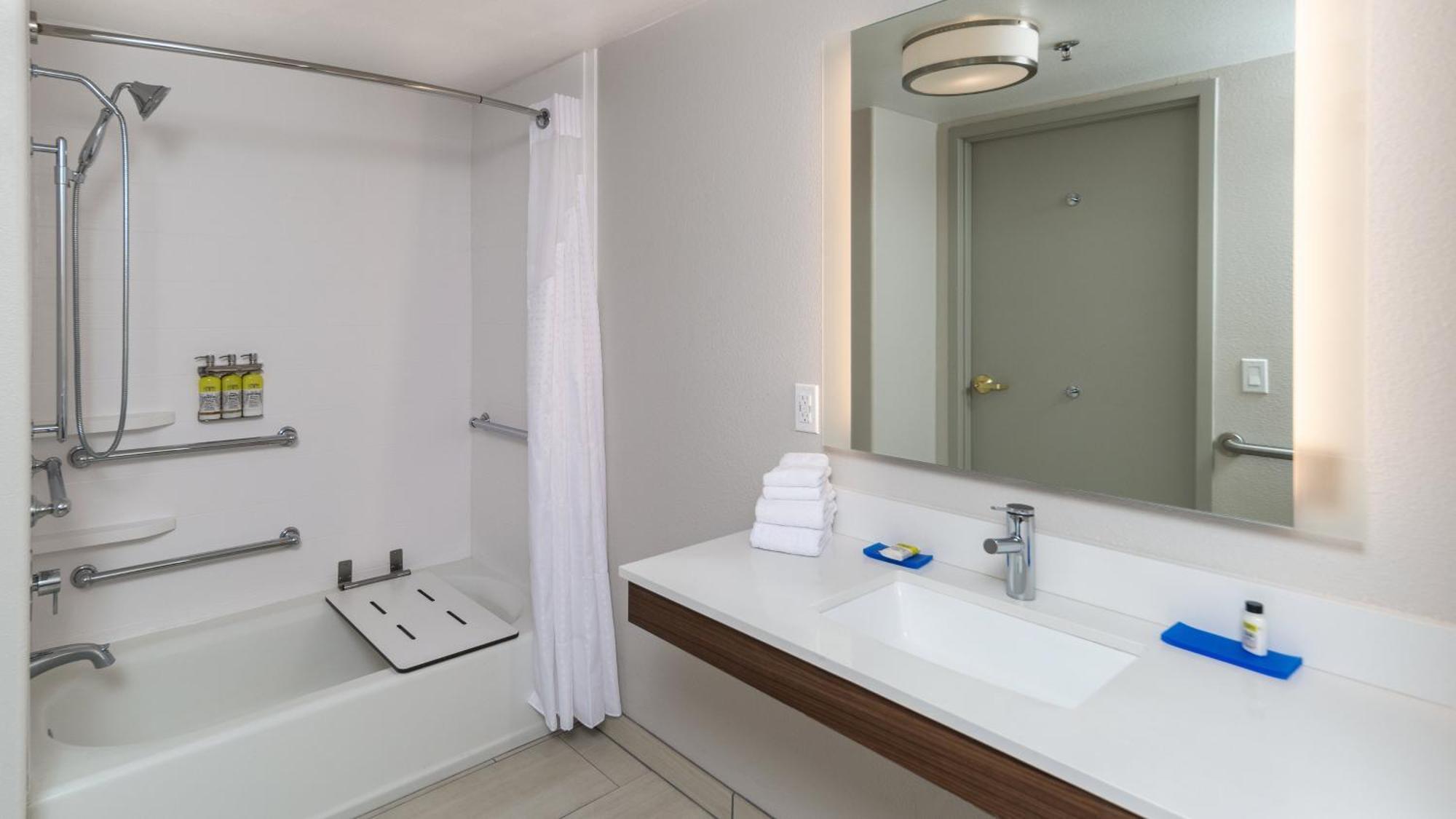 Holiday Inn Express & Suites Dinuba West By Ihg Екстериор снимка