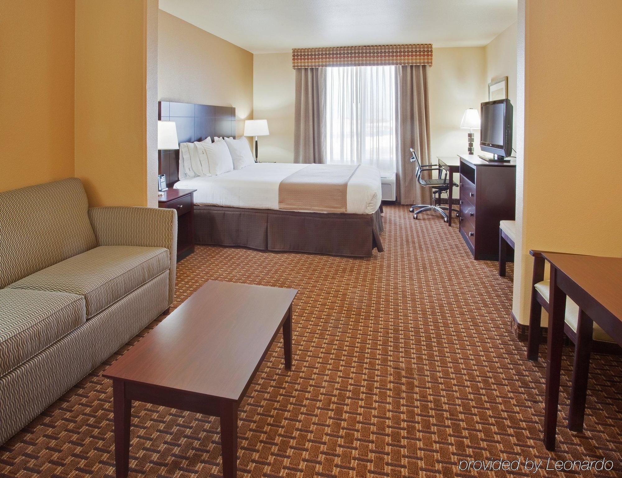 Holiday Inn Express & Suites Dinuba West By Ihg Екстериор снимка